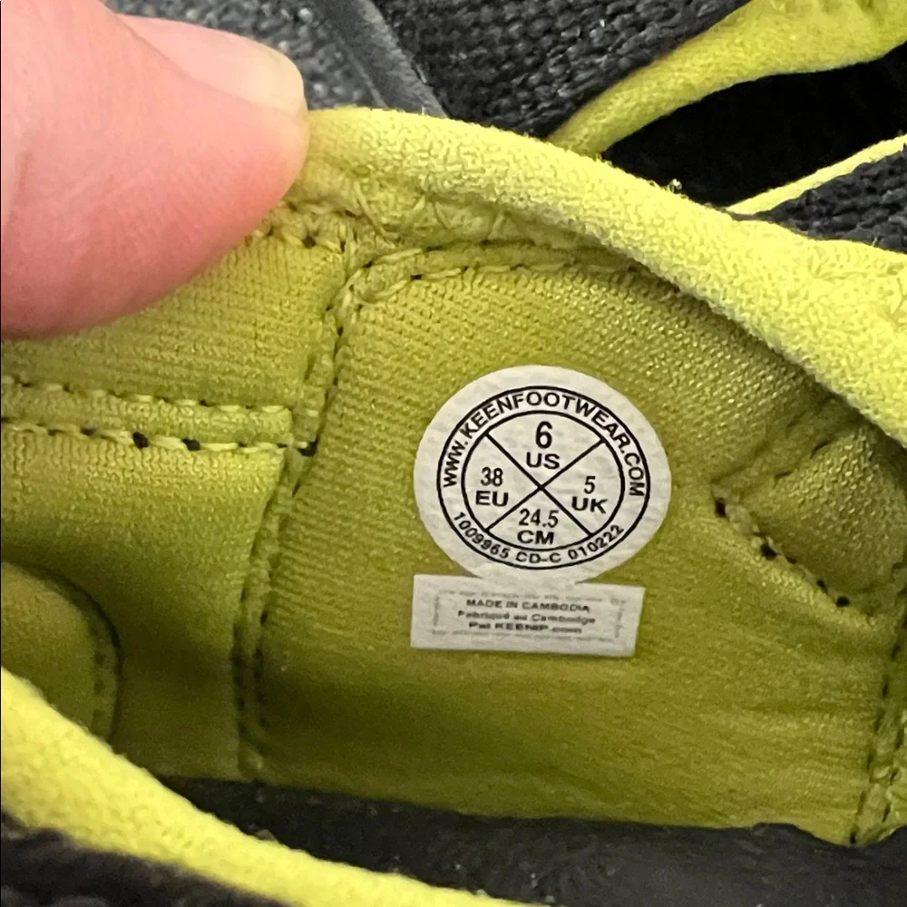 Keen Kids Black and Neon Yellow Closed-Toe Water Sandals Newport H2
